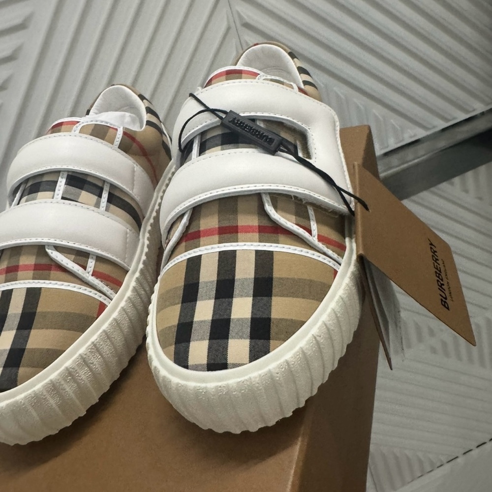 Authentic Burberry kids sneakers new